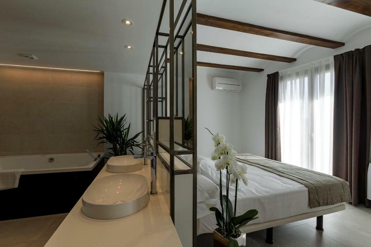 Vinatea Suites Morella Bagian luar foto